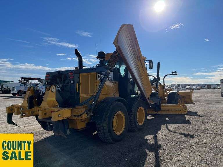2019  John Deere  872GP  AWD Grader  Ripper/Scarifier, Snow Wing, Front Blade