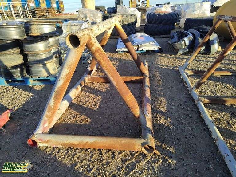 Pipe Stand Qty 1 Michener Allen Auctioneering Ltd
