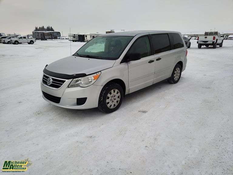 2010  Volkswagen  Routan   4dr Mini-Van