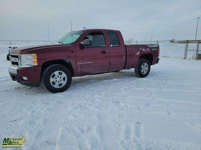 2008  Chevrolet  Silverado 1500  4WD LT 4dr Extended Cab 5.8 ft. SB