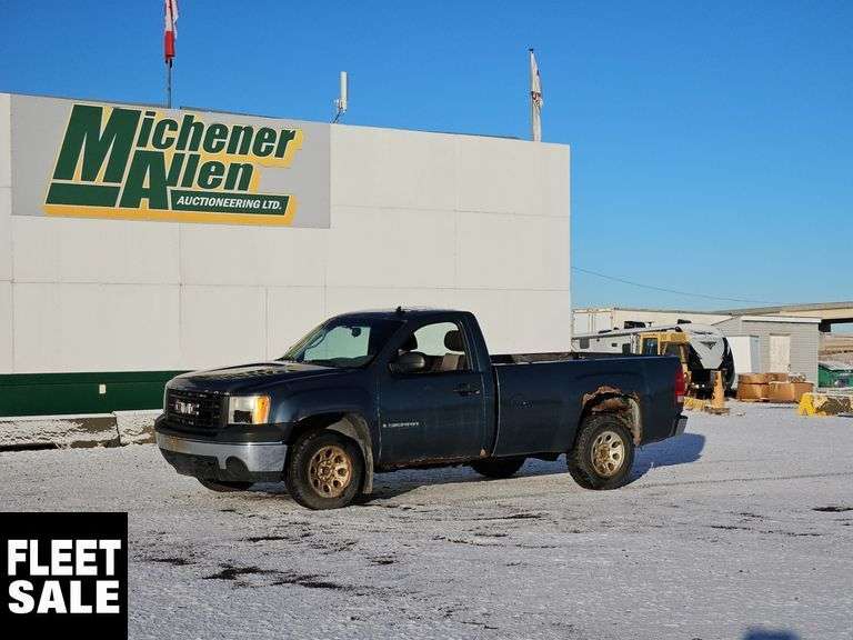 2007  GMC  Sierra 1500  4x2 Work Truck 2dr Regular Cab 8 ft. LB