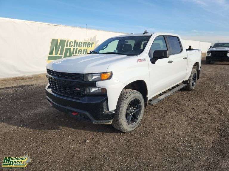 2021  Chevrolet  Silverado 1500  4x4 Custom Trail Boss 4dr Crew Cab 5.8 ft. SB