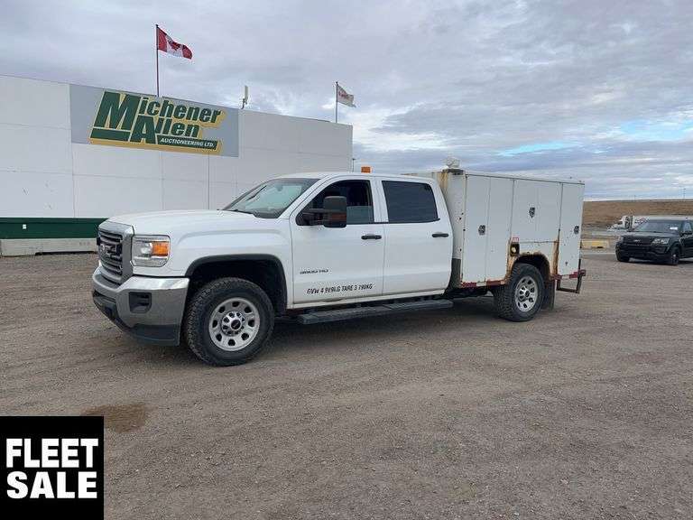 2018  GMC  Sierra 3500HD  4x4 Base 4dr Crew Cab LB SRW  S/A  Service Truck