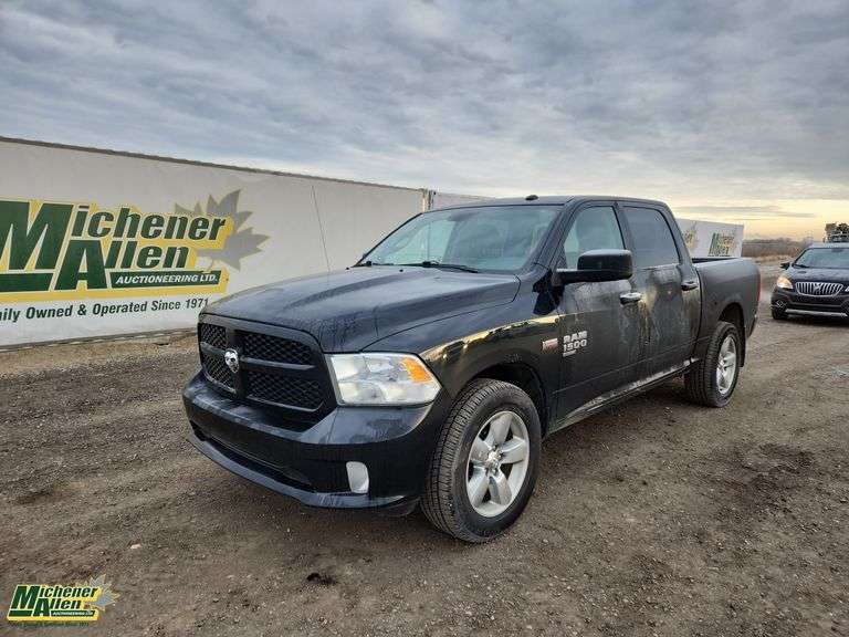 2019  Ram  1500 Classic  4x4 4dr Crew Cab 5.5 ft. SB Hemi