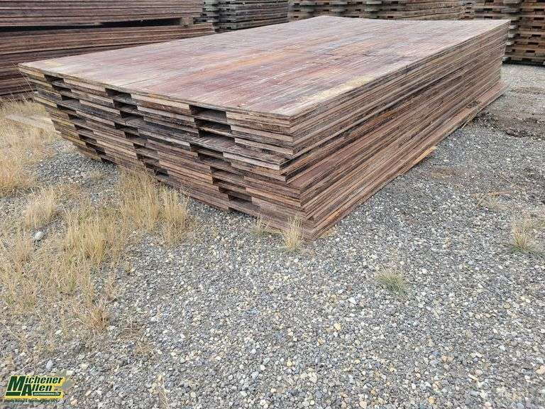Rock Queen Mat Stack Stack of mat 83in x153in - Michener Allen Auctioneering Ltd