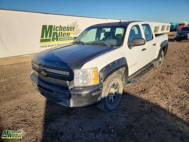 2013  Chevrolet  Silverado 1500  4x4 Crew Cab SB