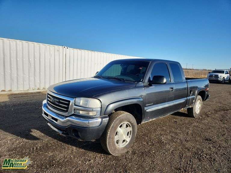 2003  GMC  Sierra 1500  4dr Extended Cab 4WD SB