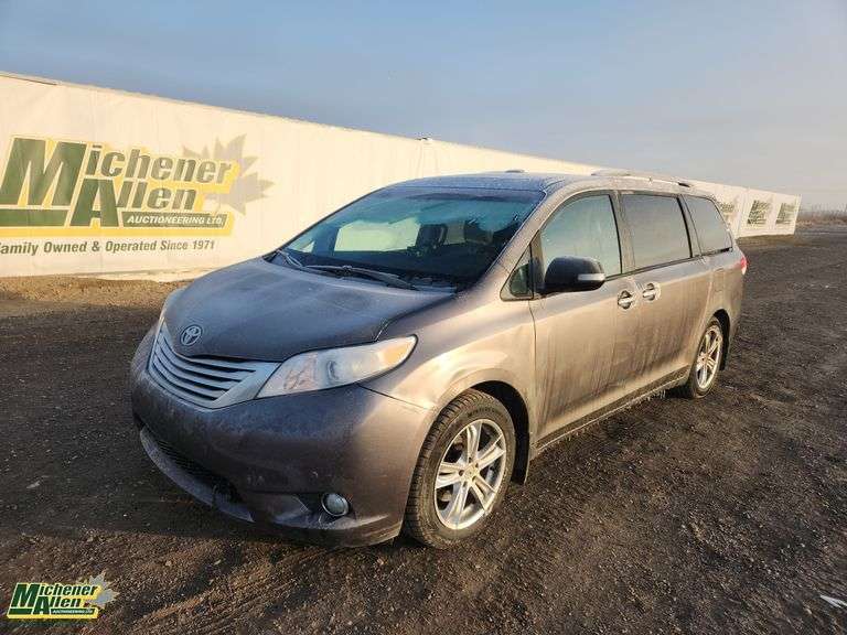 2013  Toyota  Sienna  AWD Limited 7-Passenger 4dr Mini-Van