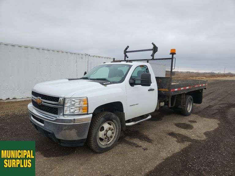 2013  Chevrolet  Silverado 3500HD CC  S/A  Deck Truck