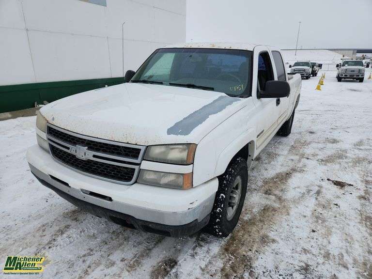 2007  Chevrolet  Silverado 1500HD Classic  LT1 4dr Crew Cab 4WD SB