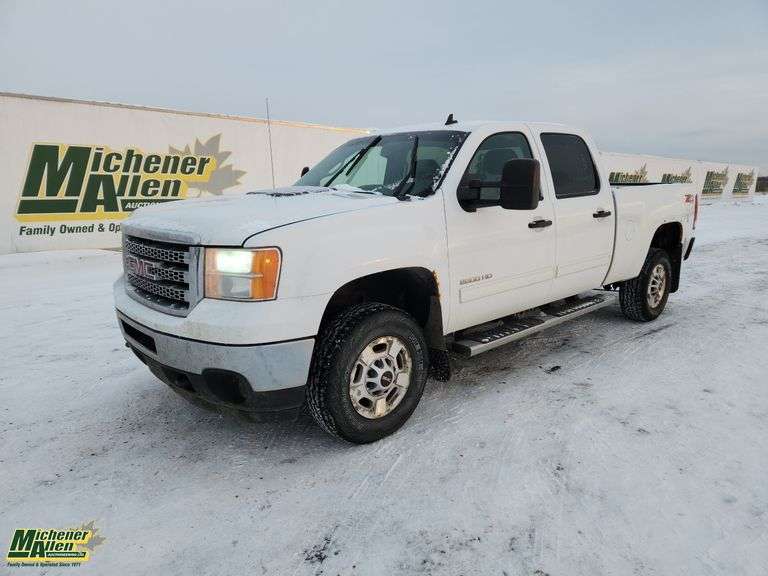 2013  GMC  Sierra 2500HD  4x4 SLE 4dr Crew Cab SB