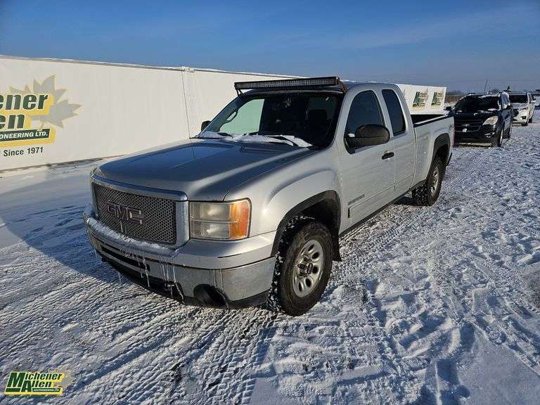 2011  GMC  Sierra 1500  4x4 SLE 4dr Ext.Cab SB