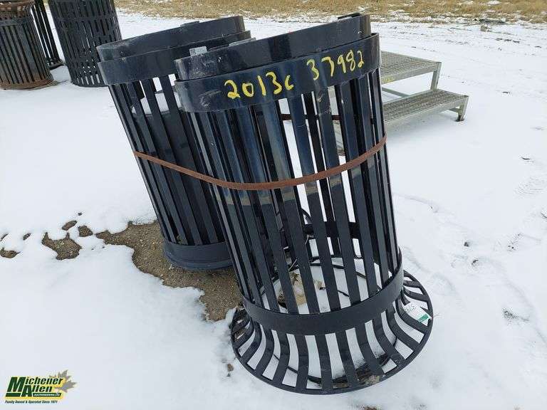 2 Ornamental Garbage Bases/Rings