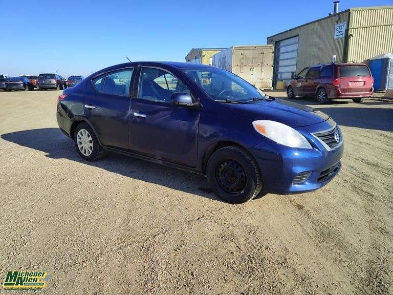 2012  Nissan  Versa  SV 4dr Sedan