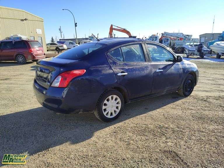 2012  Nissan  Versa  SV 4dr Sedan