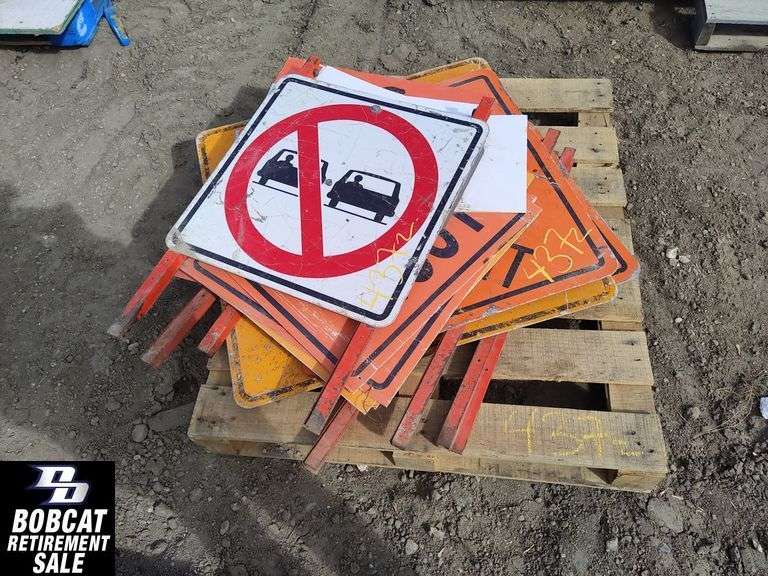 Assorted Construction Signs - Michener Allen Auctioneering Ltd