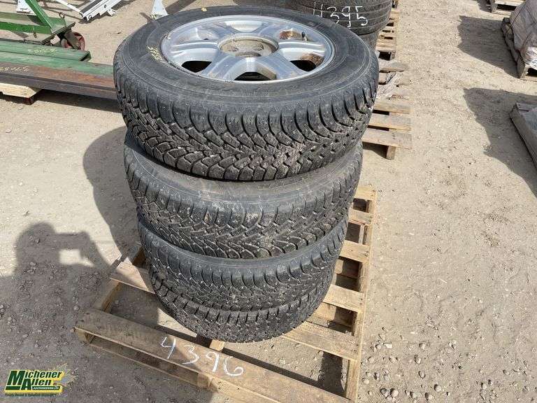 Pallet with 4 235/65R17 M+S Goodyear Nordic Winter Tires on 5 Bolt ...