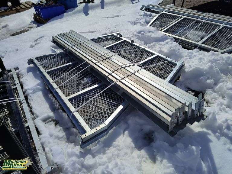 4 Headache Racks and 8 Rails - Michener Allen Auctioneering Ltd