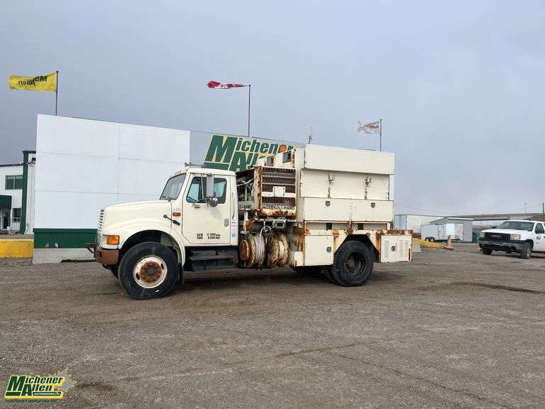 1991  International  4900  S/A  Service Truck