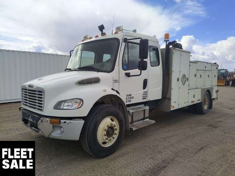 2004  Freightliner  M2 106  4X2 4dr Crew Cab  S/A  Service Truck