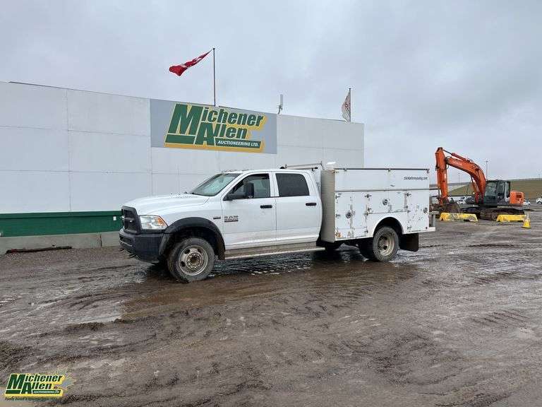 2015  Ram 4X4  5500HD Crew Cab  S/A  Service Truck