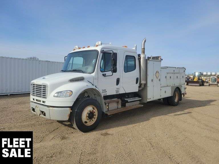 2005  Freightliner  M2 106  4X2 4dr Crew Cab  S/A  Service Truck