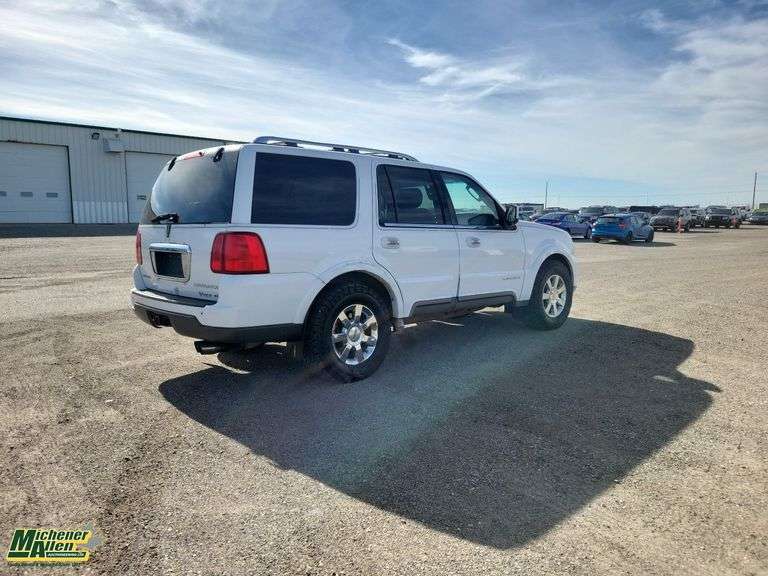 2004  Lincoln  Navigator  Base AWD 4dr SUV