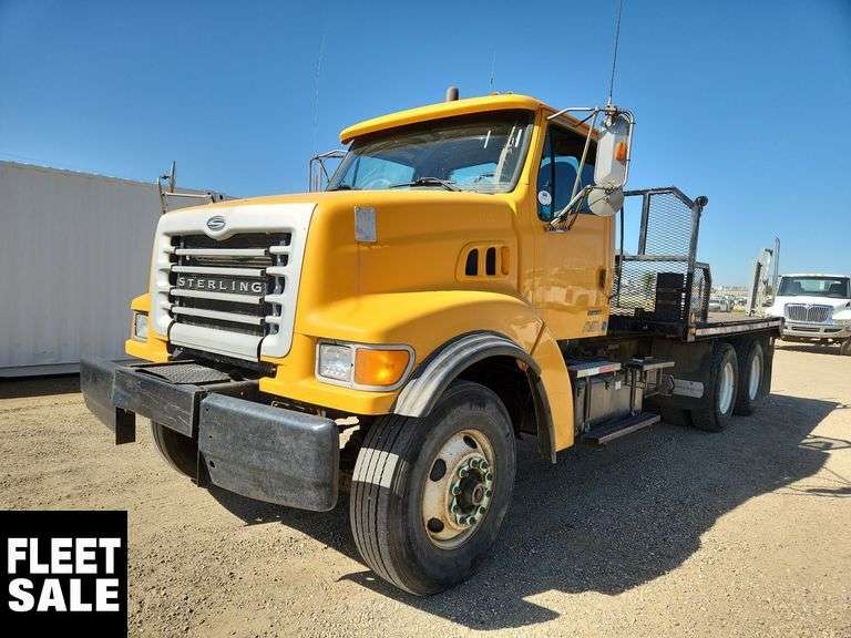 2001  Sterling  LT9500 Series  T/A  Tilt Deck Truck