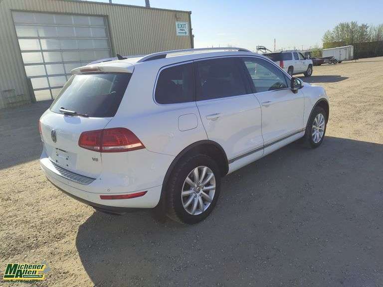 2013  Volkswagen  Touareg  AWD VR6 4dr SUV