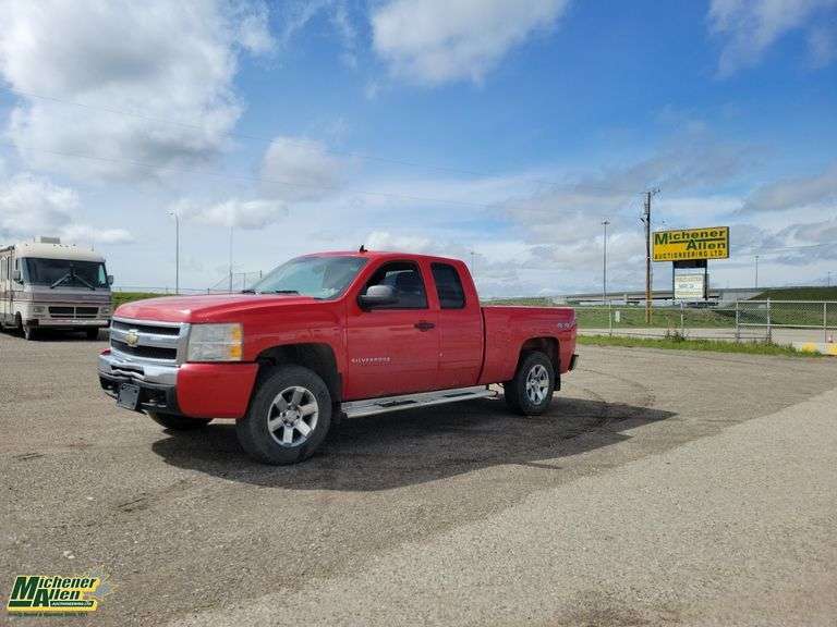 2009  Chevrolet  Silverado 1500  4x4 Work Truck 4dr Extended Cab 5.8 ft. SB