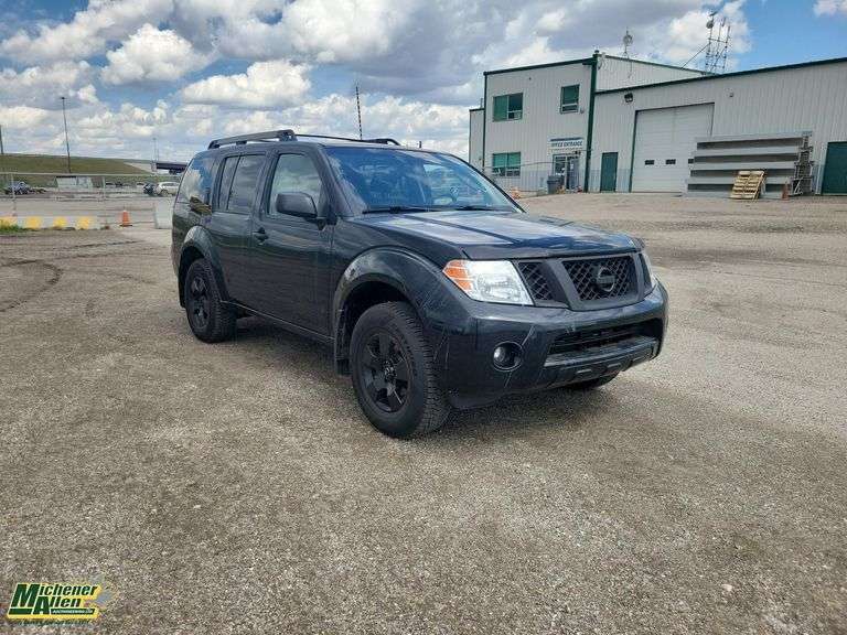 2012  Nissan  Pathfinder  4x4 S 4dr SUV