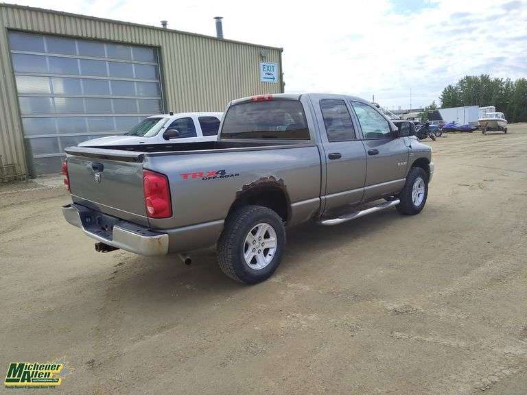 2008  Dodge  Ram 1500   4dr Quad Cab 4WD SB