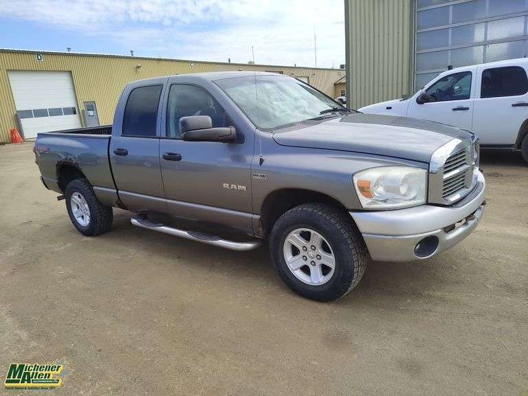 2008  Dodge  Ram 1500   4dr Quad Cab 4WD SB