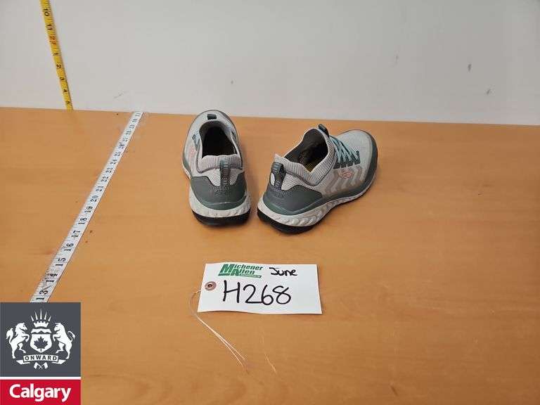Women's CSA Steel Toe Shoes *Size Unknown, Would Guess Size 7*