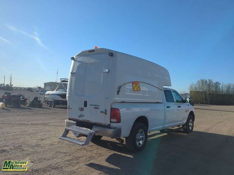 2018  Ram  3500  4x4 ST 4dr Crew Cab 8 ft. LB