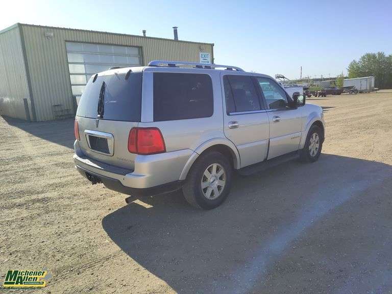 2006  Lincoln  Navigator  Luxury 4dr SUV 4WD