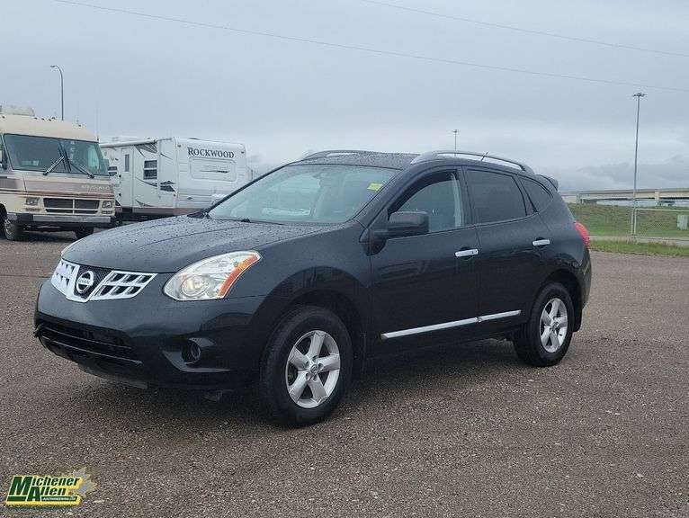 2013  Nissan  Rogue  AWD SV 4dr Crossover