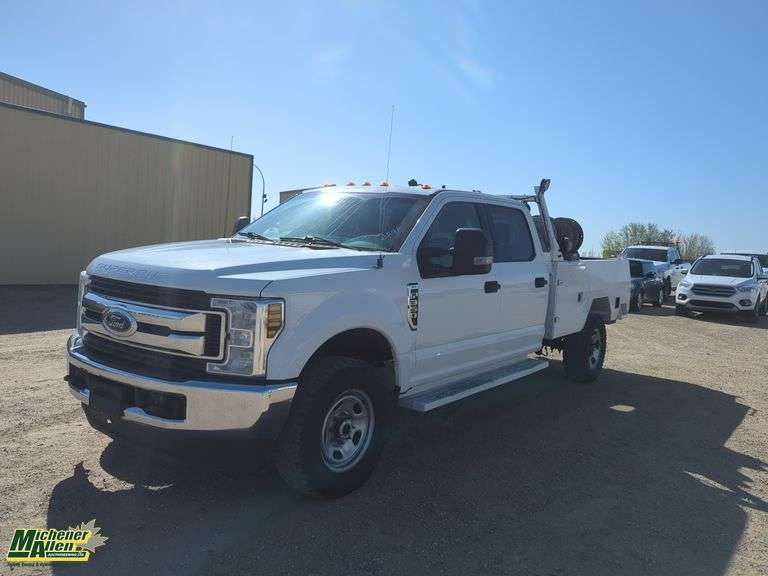 2019  Ford  F-350 Super Duty  4x4 XLT 4dr Crew Cab 179 in. WB SRW Chassis