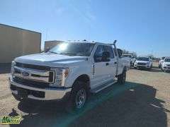 2019  Ford  F-350 Super Duty  4x4 XLT 4dr Crew Cab 179 in. WB SRW Chassis