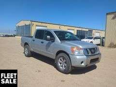 2014  Nissan  Titan  4x4 SV 4dr Crew Cab SWB