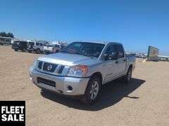 2014  Nissan  Titan  4x4 SV 4dr Crew Cab SWB