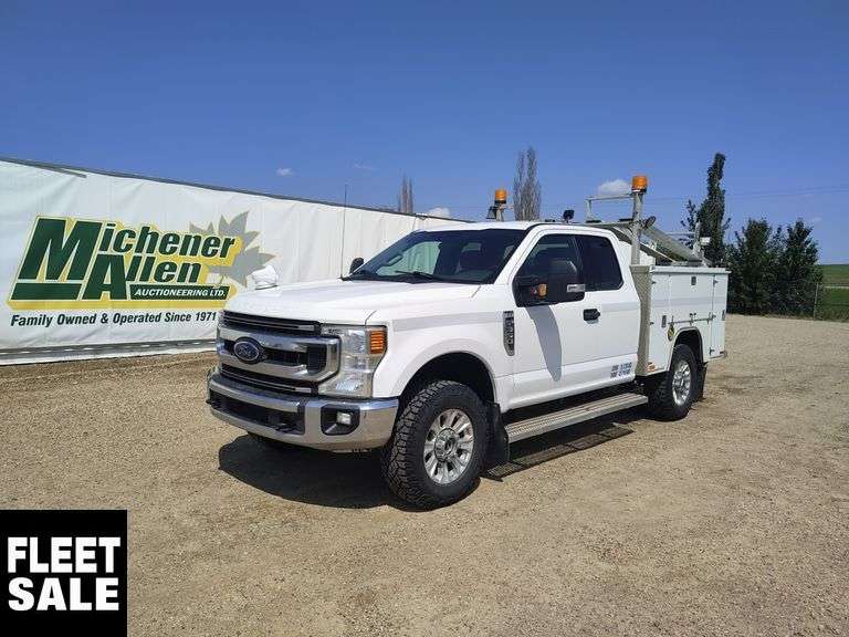 2020  Ford  F-350 Super Duty  4x4 XLT 4dr SuperCab 6.8 ft. SB SRW  S/A  Service Truck