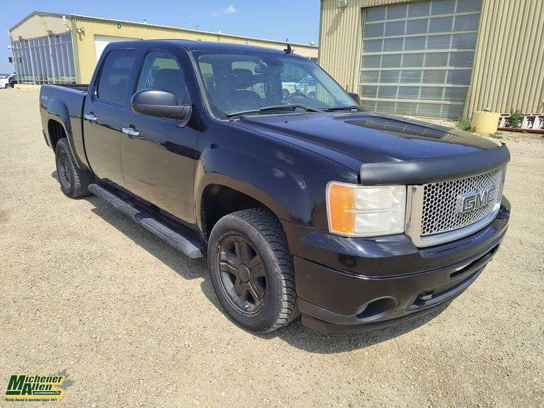 2008  GMC  Sierra 1500  Denali 4x4 Crew Cab SB