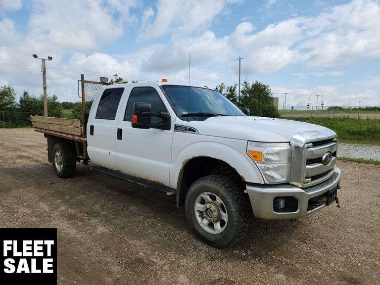 2015  Ford  F-350 Super Duty 4x4  S/A  Deck Truck