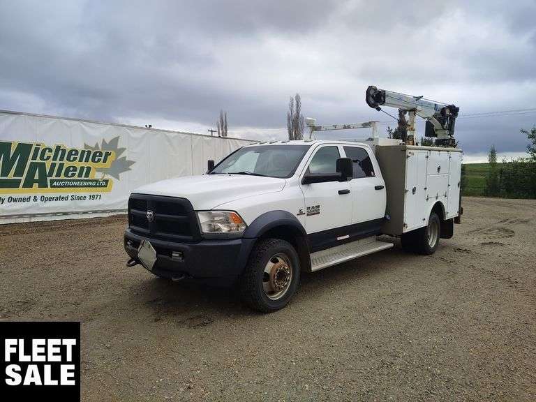 2015  Ram  5500 4x4  S/A  Cobra 5500 Maxlift  Picker Service Body Truck
