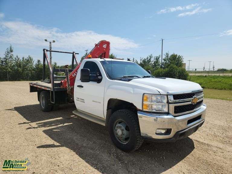 2013  Chevrolet  Silverado 3500HD CC  S/A  Ferrari F541  Picker Deck Truck