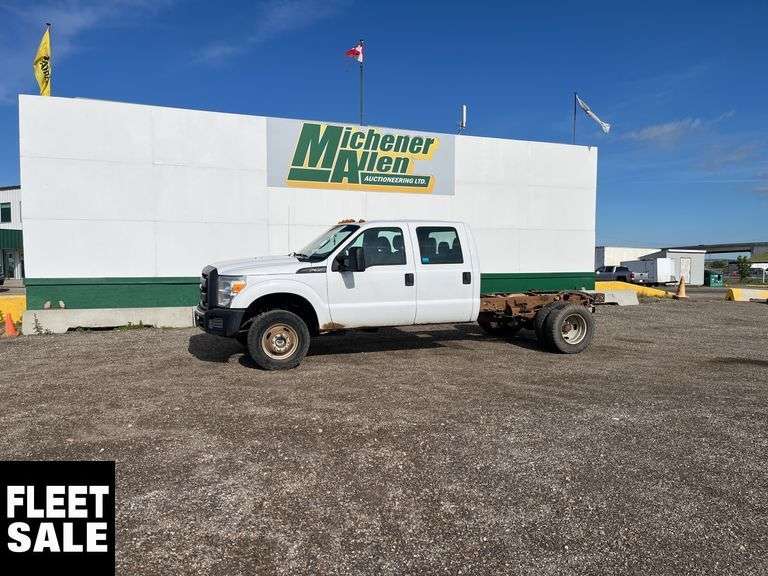 2014  Ford  F-350 Super Duty 4X4  Dual Rear Wheel  Cab & Chassis