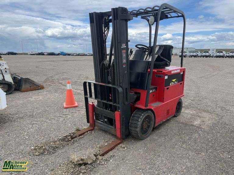 Non-Operable  Raymond  3500  LBS  Forklift
