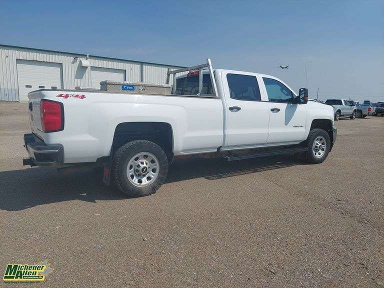 2018  Chevrolet  Silverado 2500HD  4x4 Work Truck 4dr Crew Cab LWB