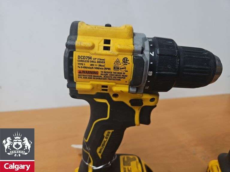 2x Dewalt Drills w/2 Batteries *No Charger*